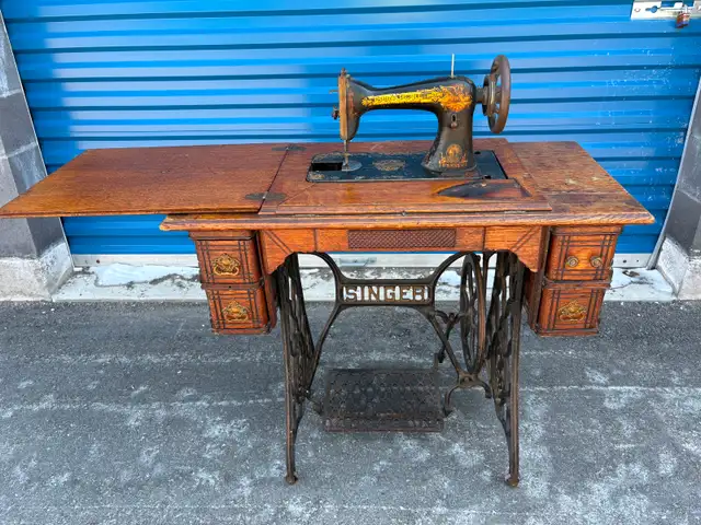 Old Singer Sewing Machine - Photo 7