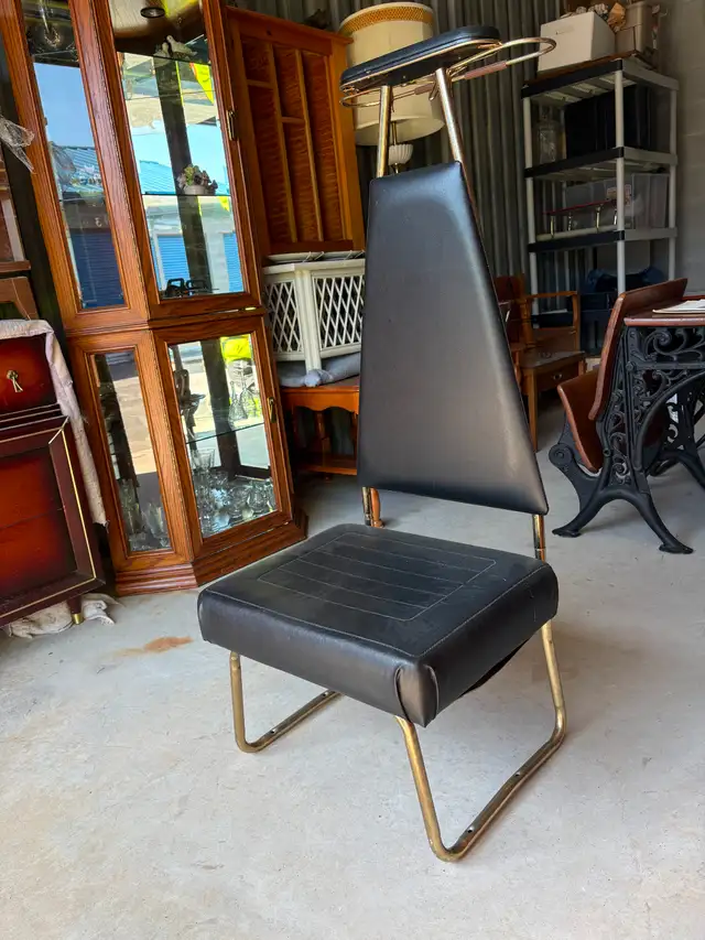 MCM Valet Butler Chair (Brass & Vinyl) - Photo 3