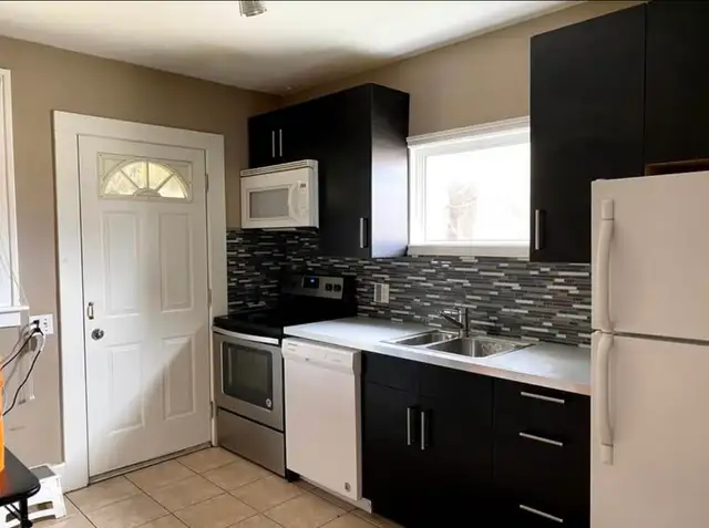 All inclusive  Room for Rent! 5 Min walk to university. - Photo 2