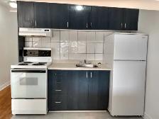 À5 min de marche du Métro Rosemont 2 1/2 à louer tout inclus - Photo 2