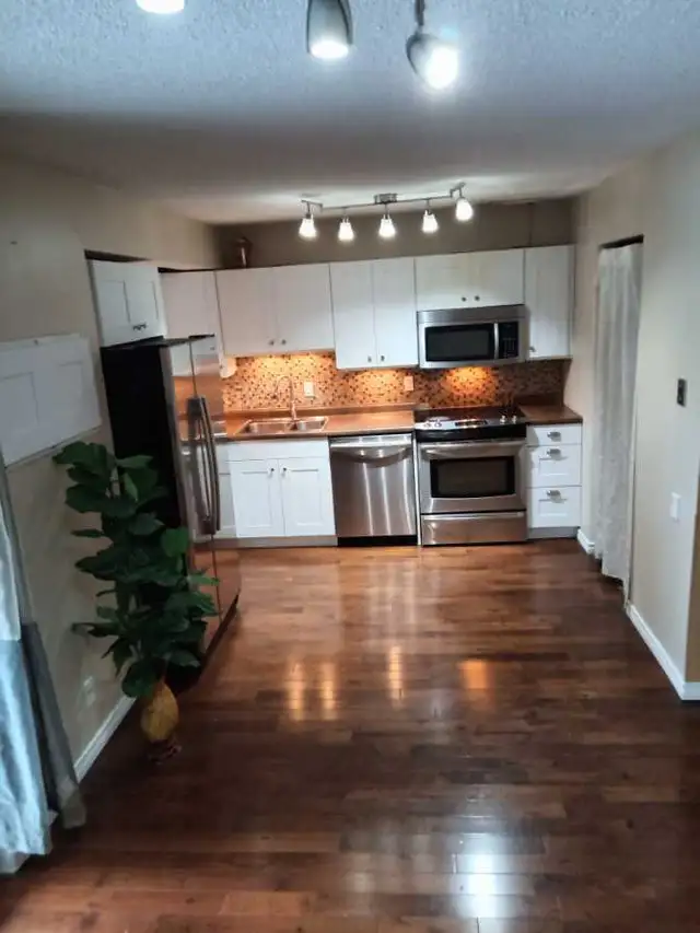 Rare 3-br Condo Fantastic Location for Rent