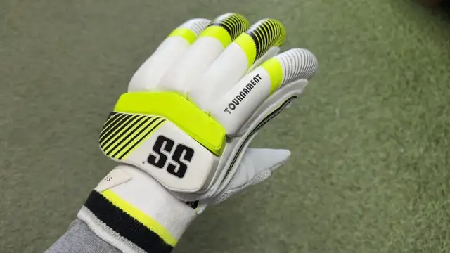 SS Tournament Cricket Batting Gloves - Photo 3