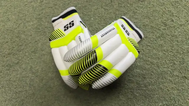 SS Tournament Cricket Batting Gloves - Photo 4