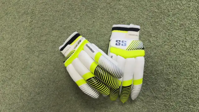 SS Tournament Cricket Batting Gloves - Photo 5