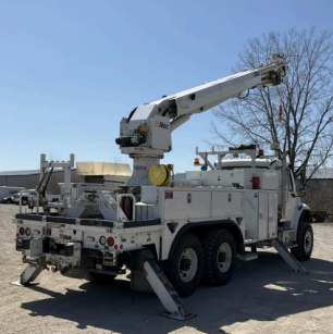 2017 Freightliner M2-106 Altec DM45-BR Digger Derrick - Photo 2