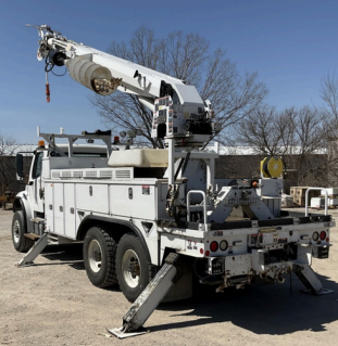 2017 Freightliner M2-106 Altec DM45-BR Digger Derrick - Photo 3