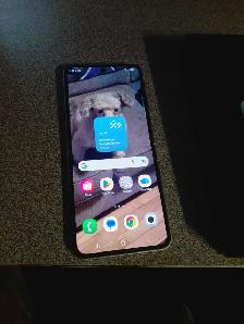 Samsung Galaxy Z Flip 6 256GB or trade iPhone - Photo 3