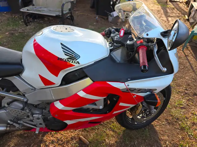 Honda CBR929RR 2000 W 45,000 Km Leovince Carbon Fiber Canisters1