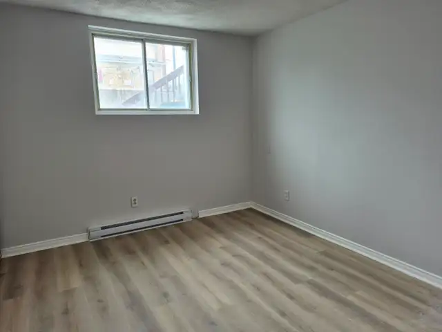 Waterfront 3 1 BDR Lower Unit for Rent – Gatineau (Hull) May 1st - Photo 8