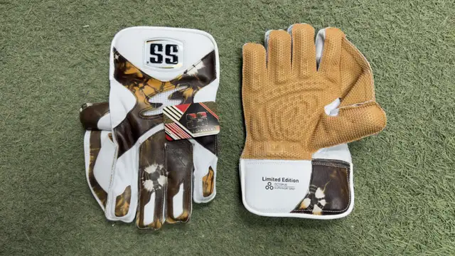 SS Limited Edition Keeping Gloves - Photo 3