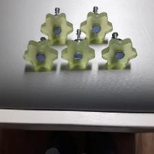 5 POIGNÉES VERTES PALES AVEC LEURS VISSES ARGENTS: $2.00 CHACUNE