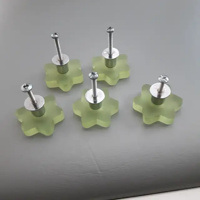 5 POIGNÉES VERTES PALES AVEC LEURS VISSES ARGENTS: $2.00 CHACUNE - Photo 2