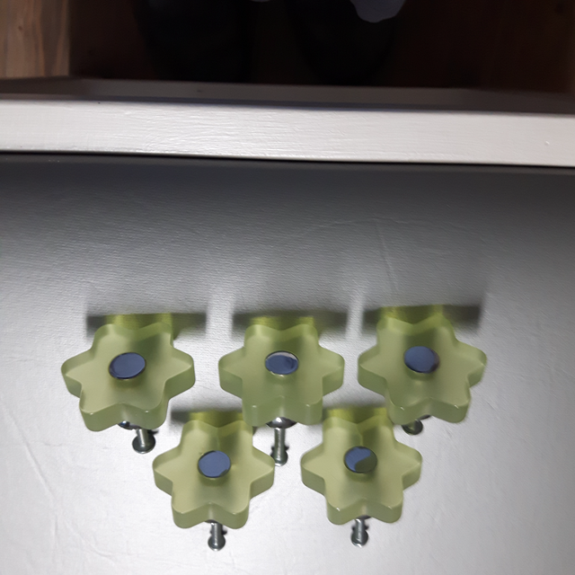 5 POIGNÉES VERTES PALES AVEC LEURS VISSES ARGENTS: $2.00 CHACUNE - Photo 3