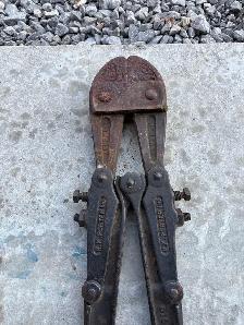Bolt cutters