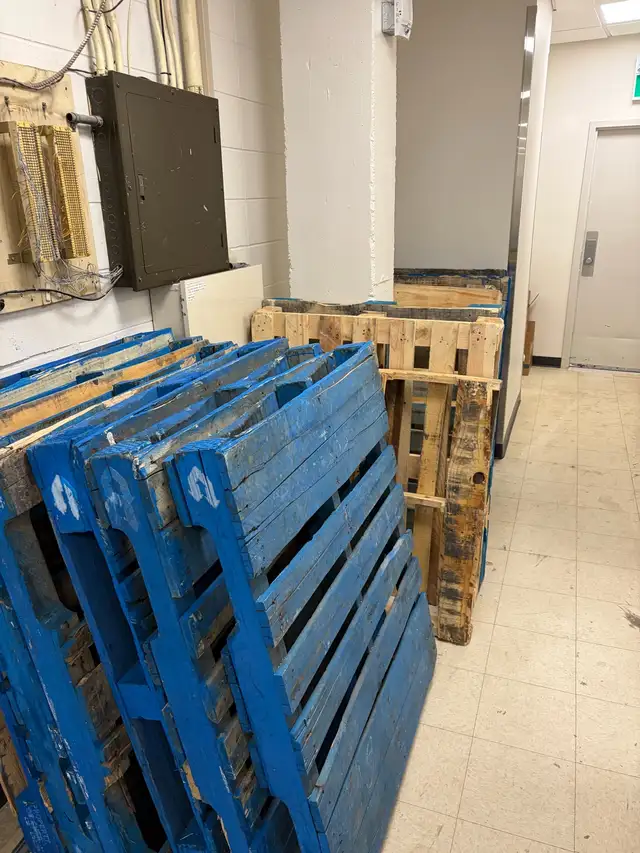 free pallets