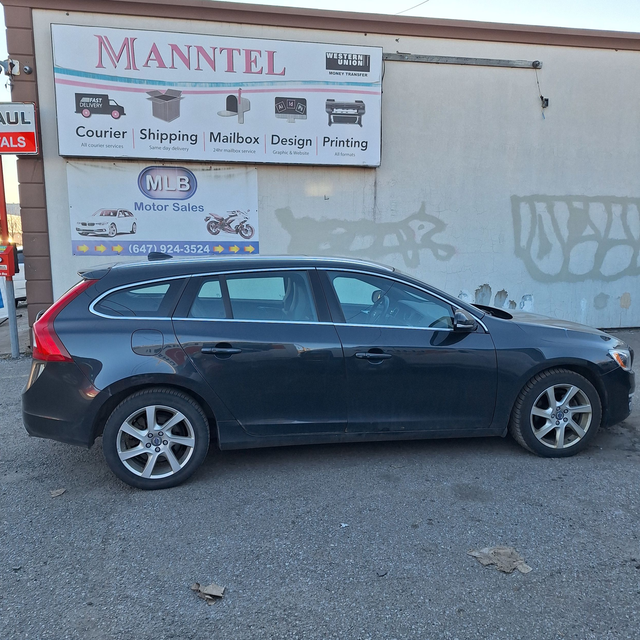 2015 Volvo V60 T6 Premier Plus, AWD, 3.0l 6cyl - Photo 9