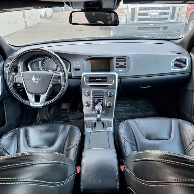 2015 Volvo V60 T6 Premier Plus, AWD, 3.0l 6cyl - Photo 14