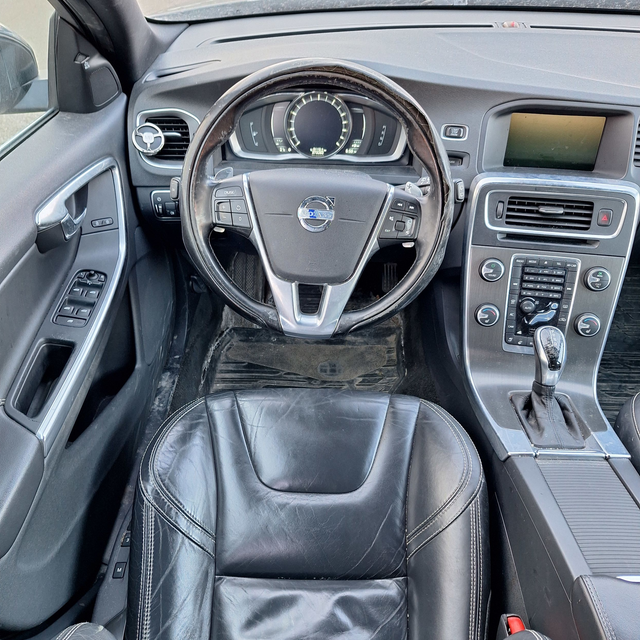 2015 Volvo V60 T6 Premier Plus, AWD, 3.0l 6cyl - Photo 15