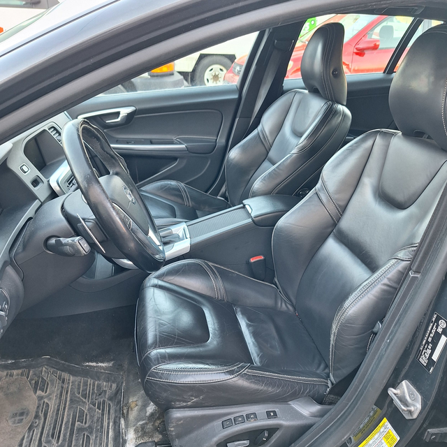 2015 Volvo V60 T6 Premier Plus, AWD, 3.0l 6cyl - Photo 16