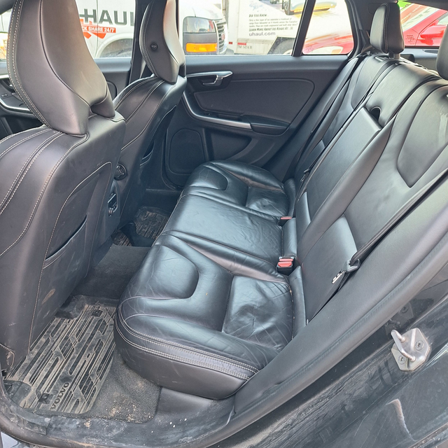 2015 Volvo V60 T6 Premier Plus, AWD, 3.0l 6cyl - Photo 17