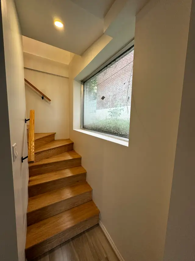 3 1/2 rénové 2 étages Rosemont 1350$ tout inclus 1er aout - Photo 3