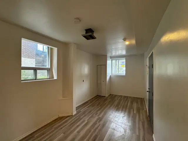 3 1/2 rénové 2 étages Rosemont 1350$ tout inclus 1er aout - Photo 4