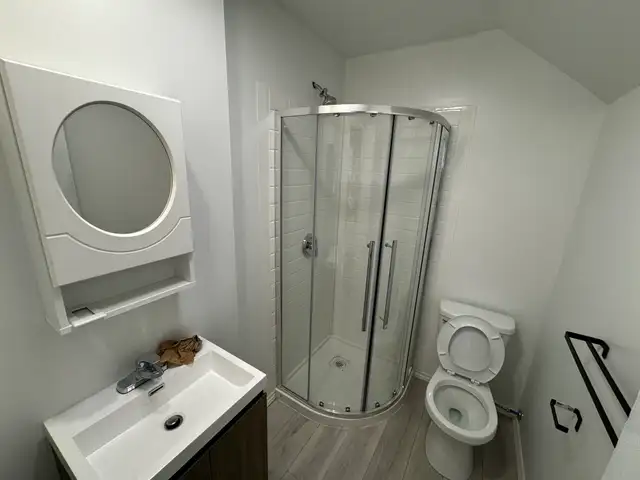 3 1/2 rénové 2 étages Rosemont 1350$ tout inclus 1er aout - Photo 5