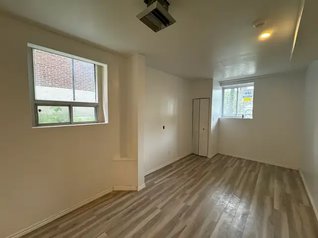 3 1/2 rénové 2 étages Rosemont 1350$ tout inclus 1er aout - Photo 8