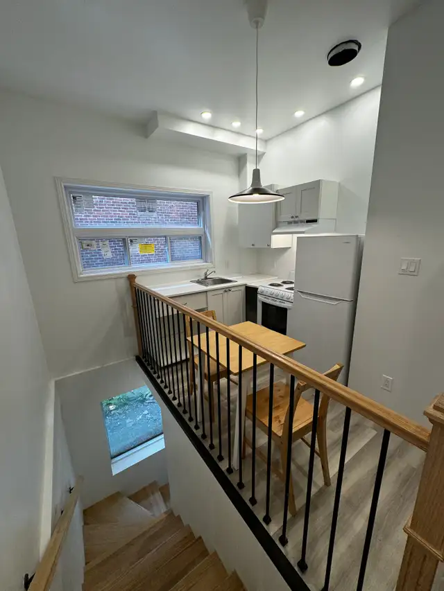 3 1/2 rénové 2 étages Rosemont 1350$ tout inclus 1er aout - Photo 9
