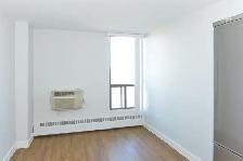 Renovated bachelor, Queen and Niagara - ID 3765 - Photo 3
