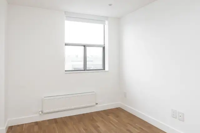 Renovated bachelor, Queen and Niagara - ID 3765 - Photo 4