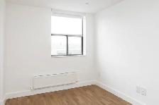 Renovated bachelor, Queen and Niagara - ID 3765 - Photo 4