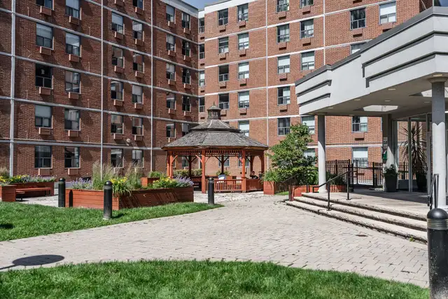 Renovated bachelor, Queen and Niagara - ID 3765 - Photo 8