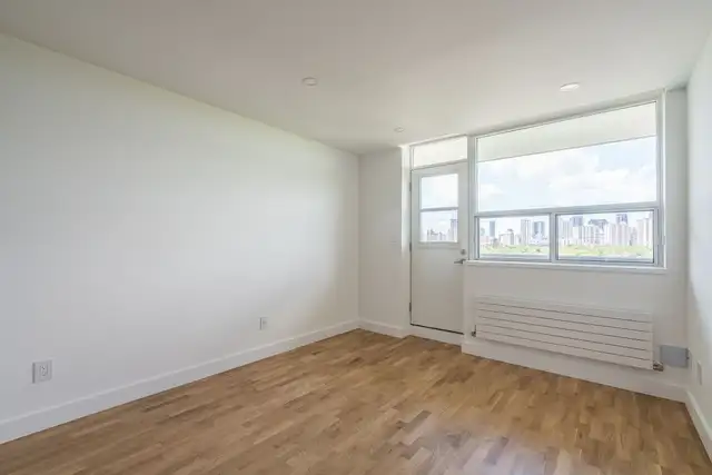 renovated two bedroom, river and gerrard - ID 3084 - Photo 5