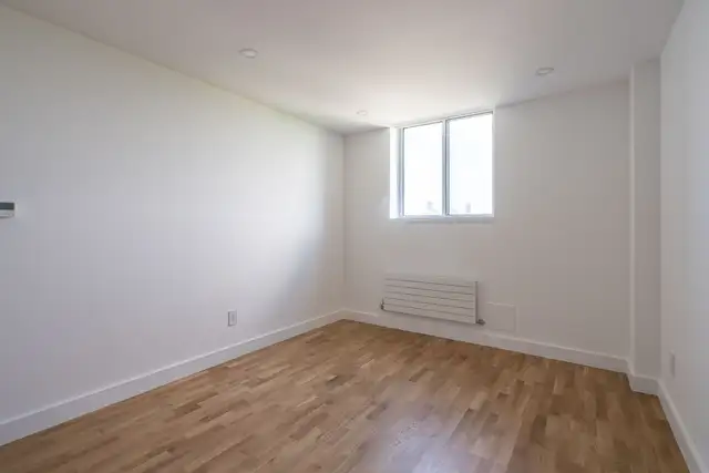 renovated two bedroom, river and gerrard - ID 3084 - Photo 8