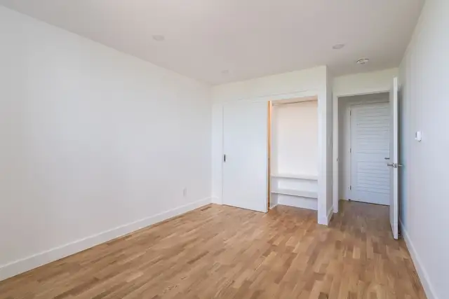 renovated two bedroom, river and gerrard - ID 3084 - Photo 9