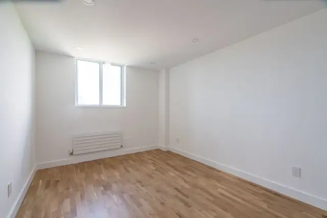 renovated two bedroom, river and gerrard - ID 3084 - Photo 10