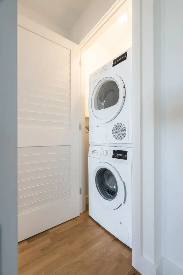 renovated two bedroom, river and gerrard - ID 3084 - Photo 12