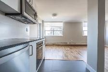 Renovated two bedroom, Jameson and Queen - ID 615 - Photo 2