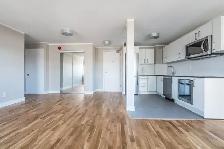 Renovated two bedroom, Jameson and Queen - ID 615 - Photo 3