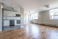 Renovated two bedroom, Jameson and Queen - ID 615 - Photo 4