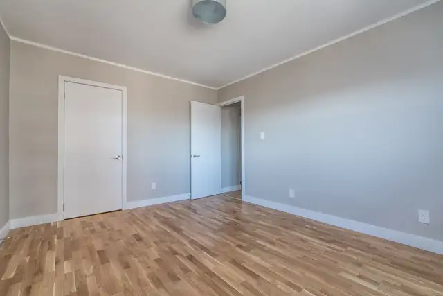 Renovated two bedroom, Jameson and Queen - ID 615 - Photo 7