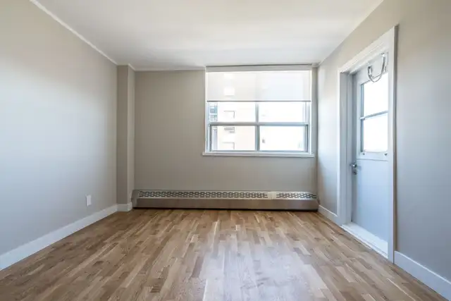 Renovated two bedroom, Jameson and Queen - ID 615 - Photo 9