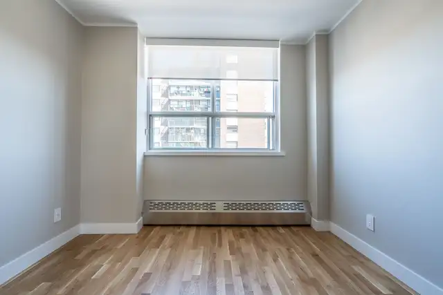 Renovated two bedroom, Jameson and Queen - ID 615 - Photo 11