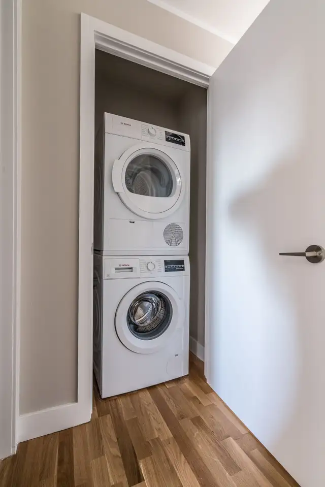 Renovated two bedroom, Jameson and Queen - ID 615 - Photo 12