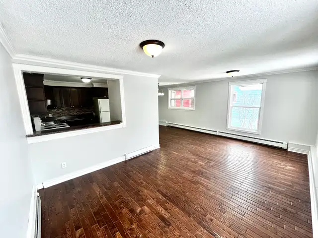 22 Torbay Rd - Two Bedroom Main Floor Heat & Hot Water Inc - Photo 2