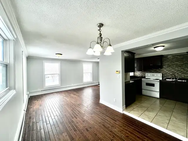 22 Torbay Rd - Two Bedroom Main Floor Heat & Hot Water Inc - Photo 4