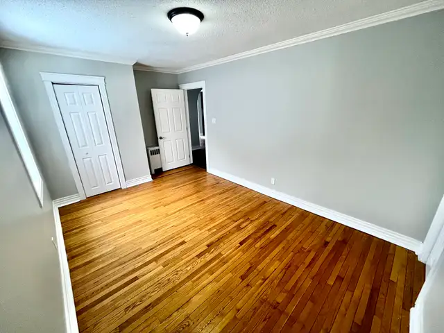 22 Torbay Rd - Two Bedroom Main Floor Heat & Hot Water Inc - Photo 10