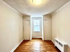 22 Torbay Rd - Two Bedroom Main Floor Heat & Hot Water Inc - Photo 11