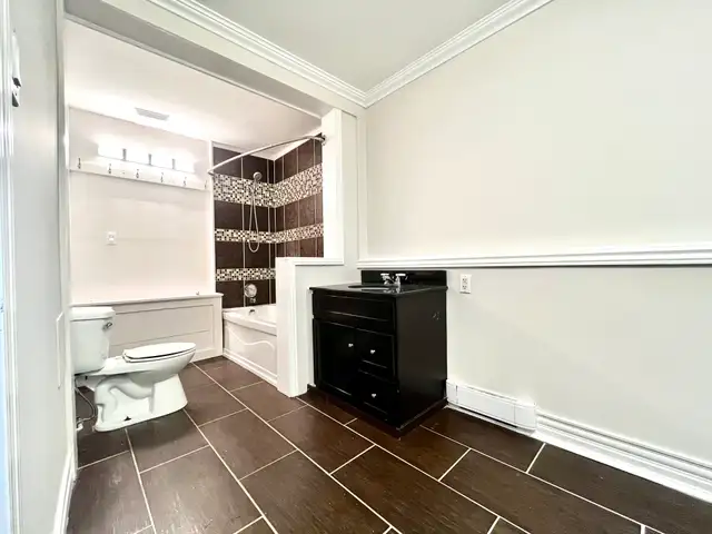 22 Torbay Rd - Two Bedroom Main Floor Heat & Hot Water Inc - Photo 12